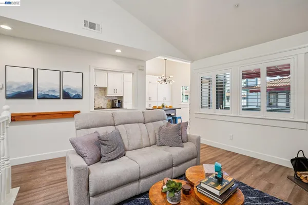 $795,000 | 1255 North Los Robles Avenue, Unit 9, Pasadena, CA 91104
