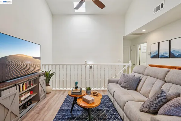 $795,000 | 1255 North Los Robles Avenue, Unit 9, Pasadena, CA 91104