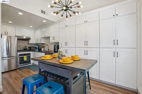 $795,000 | 1255 North Los Robles Avenue, Unit 9, Pasadena, CA 91104