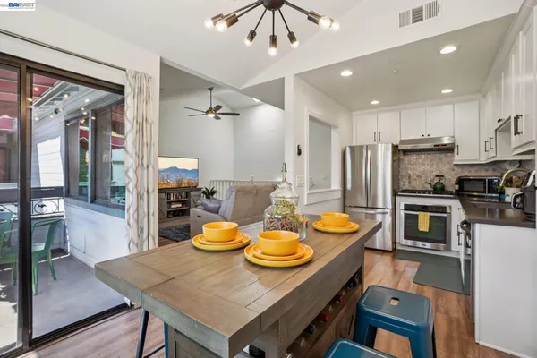 $795,000 | 1255 North Los Robles Avenue, Unit 9, Pasadena, CA 91104