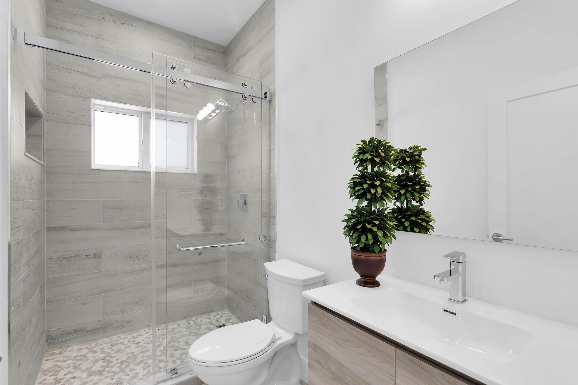 21 Tina Place Key Largo, FL 33037 - Photo 27 of 42 Guest Bath1