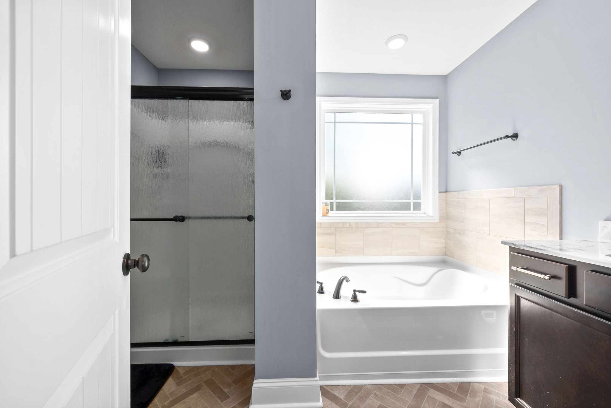 1807 Rains Road Clarksville, TN 37042 - Photo 19 of 39 a bathroom with a bathtub and a sink