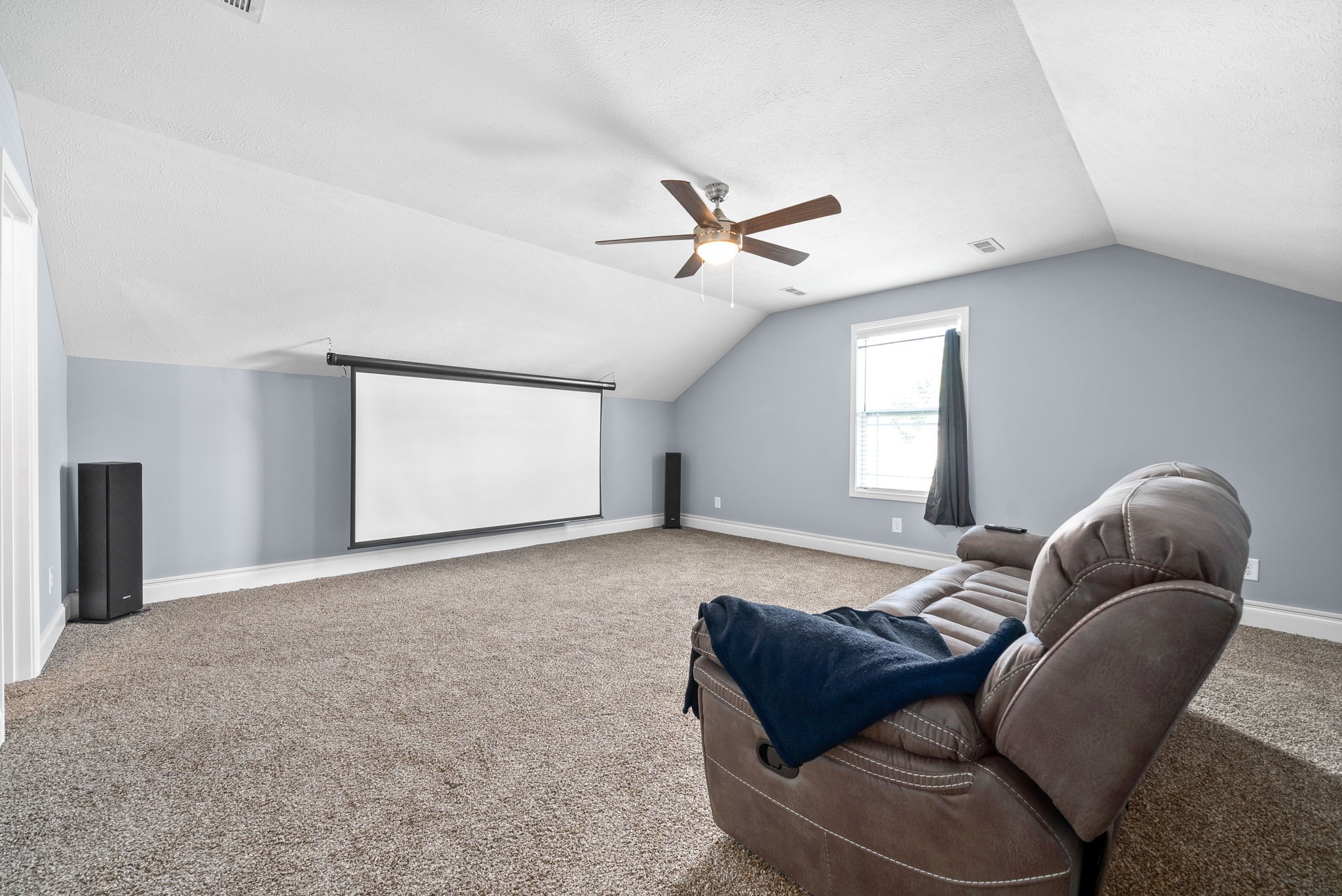 1807 Rains Road Clarksville, TN 37042 - Photo 25 of 39 a living room with furniture and a ceiling fan
