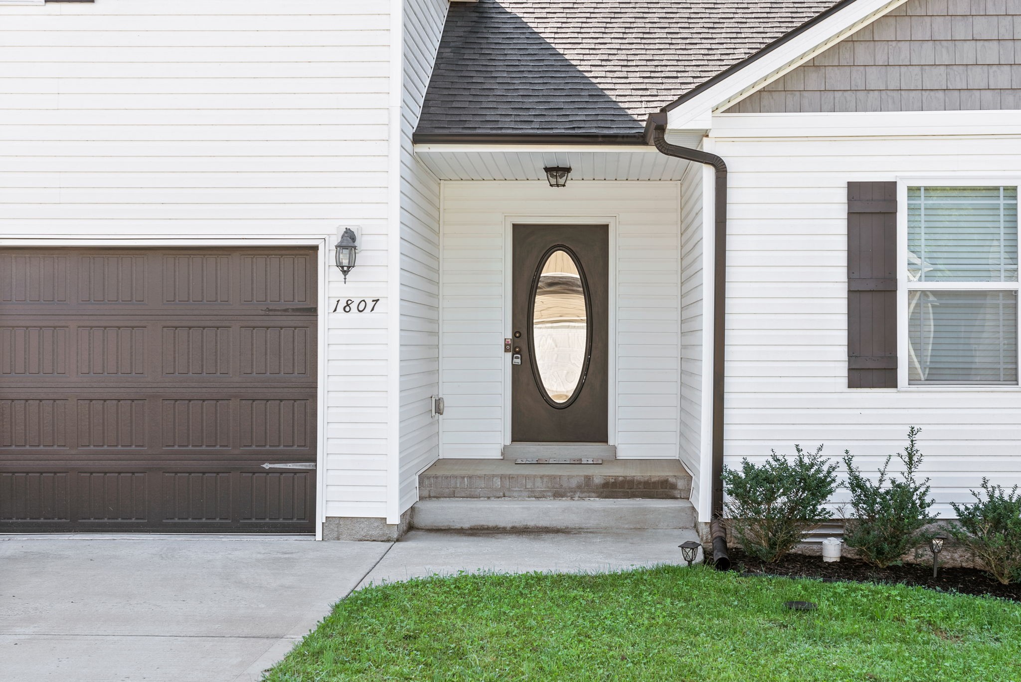 1807 Rains Road Clarksville, TN 37042 - Photo 4 of 39 a front view of a house with garden