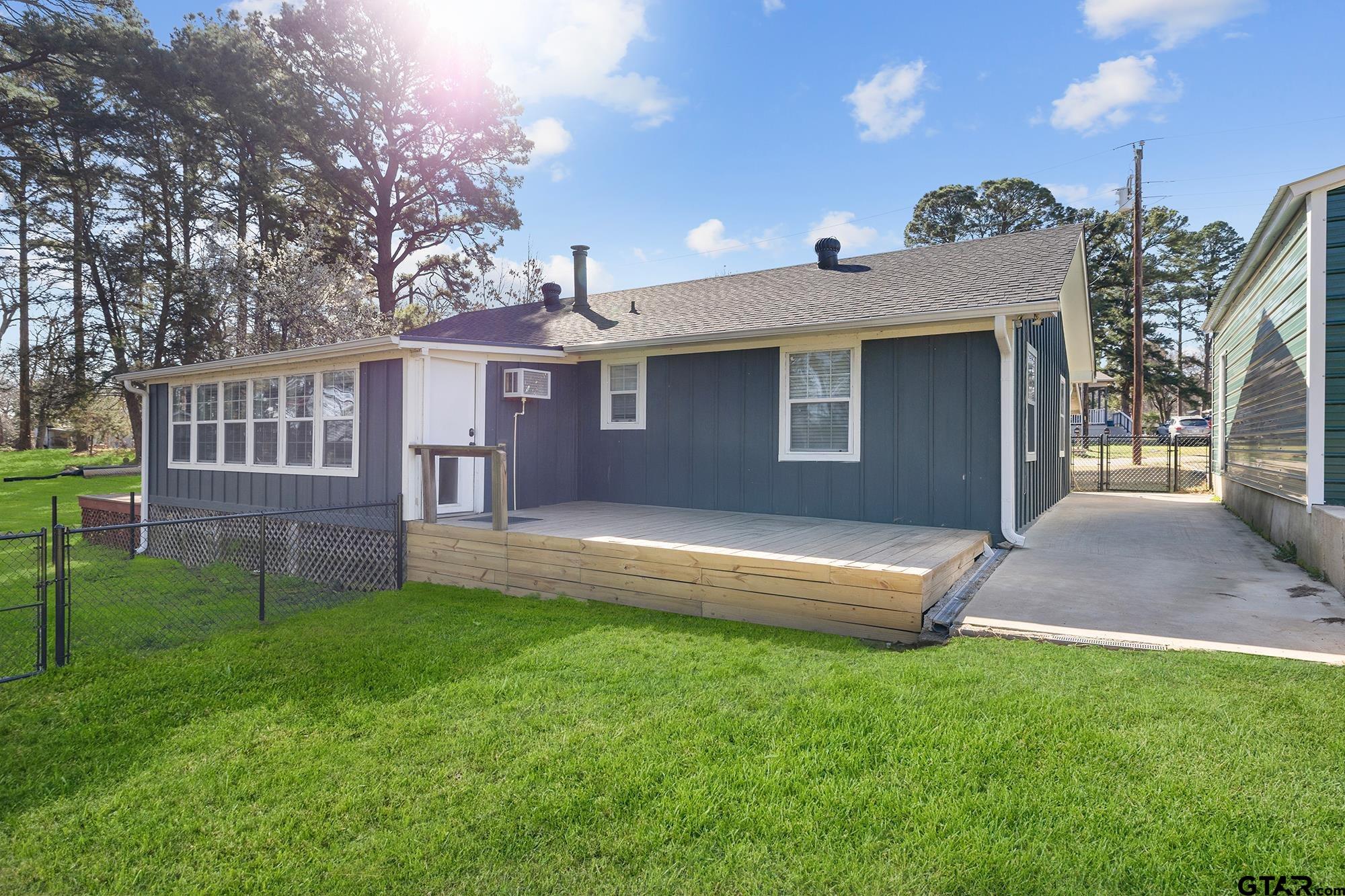 21972 High Point Drive Frankston, TX 75763 - Photo 3 of 17