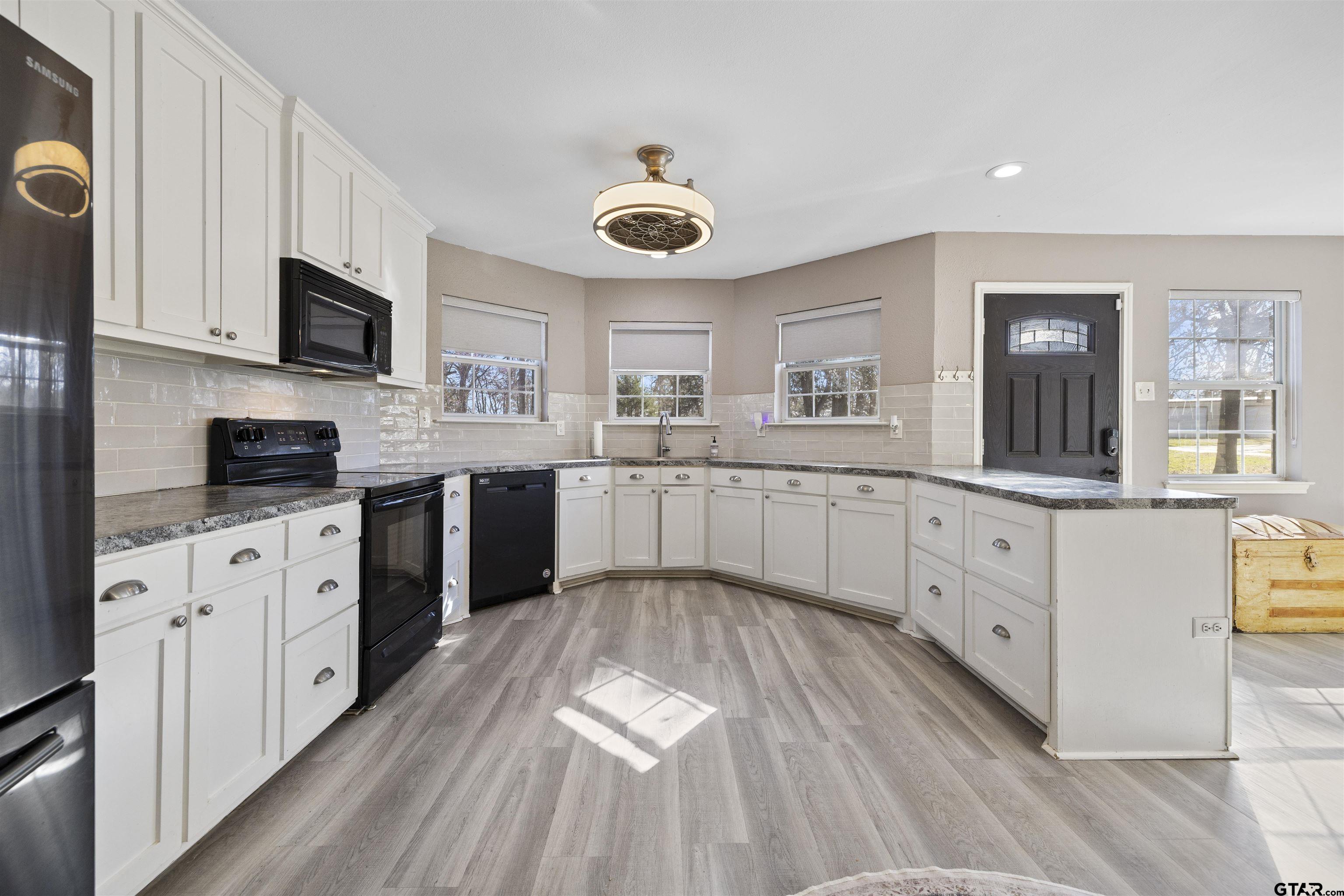 21972 High Point Drive Frankston, TX 75763 - Photo 5 of 17