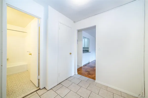 $1,850 | 15 Lake Street, Unit 2A, White Plains, NY 10603