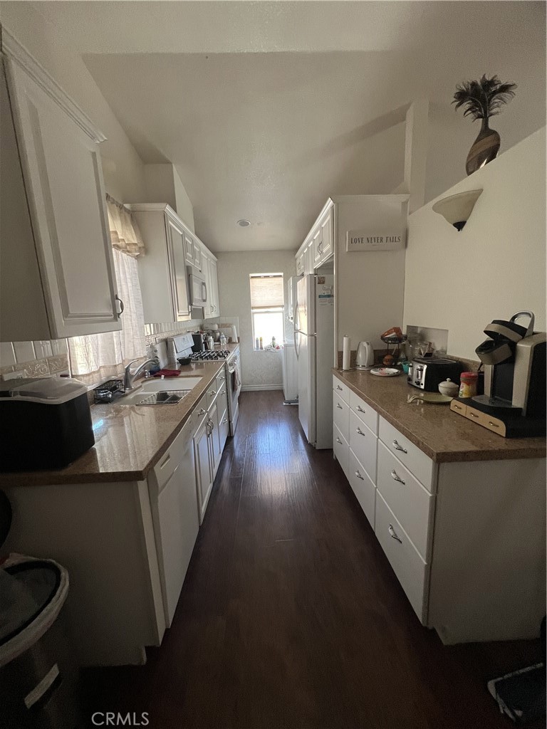 16258 Chiwi Road Apple Valley, CA 92307 - Photo 36 of 49 ADU KITCHEN