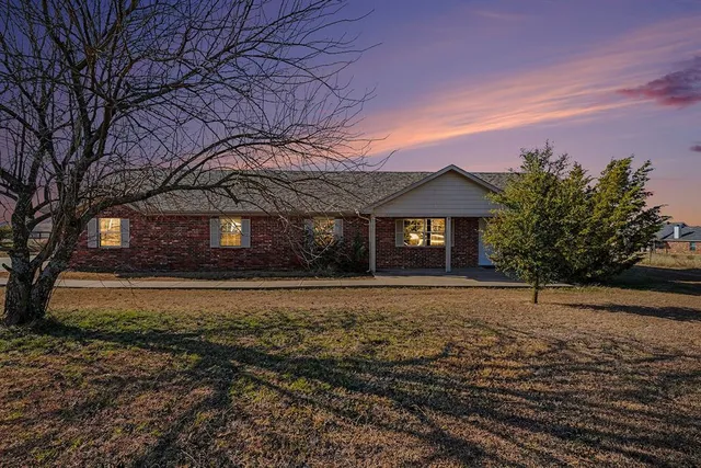 a house view with a outdoor space