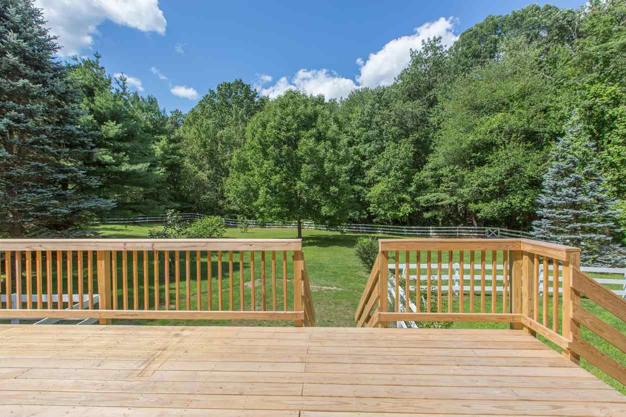 15 Bowers Road Derry, NH 03038 - Photo 2 of 17