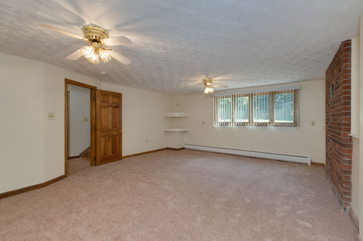 15 Bowers Road Derry, NH 03038 - Photo 11 of 17