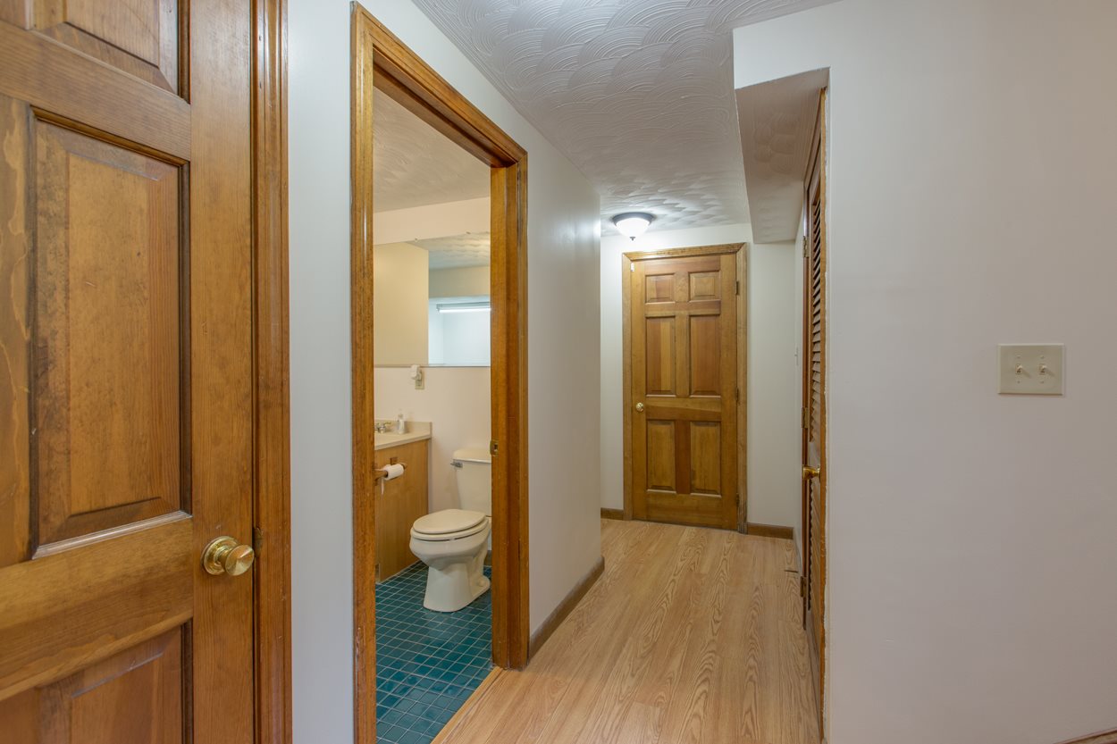 15 Bowers Road Derry, NH 03038 - Photo 13 of 17
