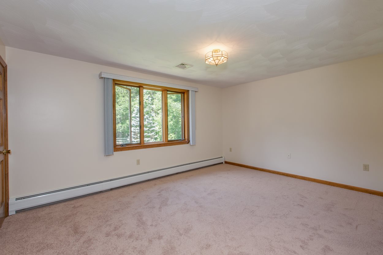 15 Bowers Road Derry, NH 03038 - Photo 7 of 17