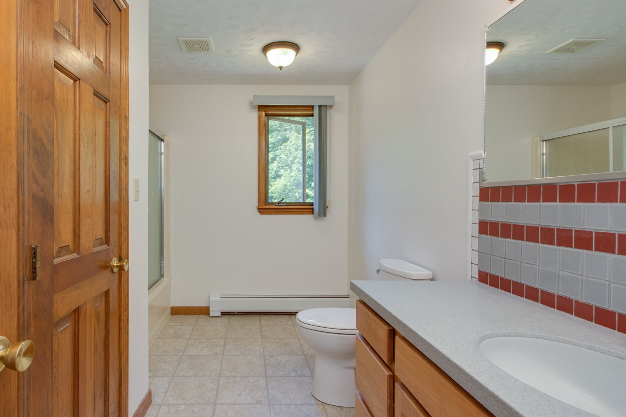 15 Bowers Road Derry, NH 03038 - Photo 9 of 17