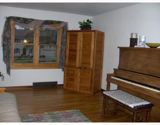 586 Whitestown Road Butler, PA 16001 - Photo 2 of 8 Living Room.