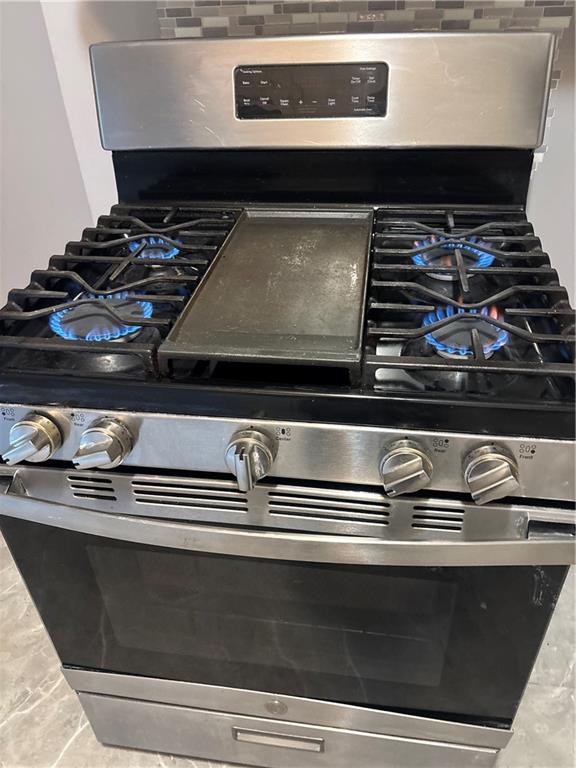 335 Cedarhurst Street Pittsburgh, PA 15210 - Photo 6 of 28 a close view of stove top oven