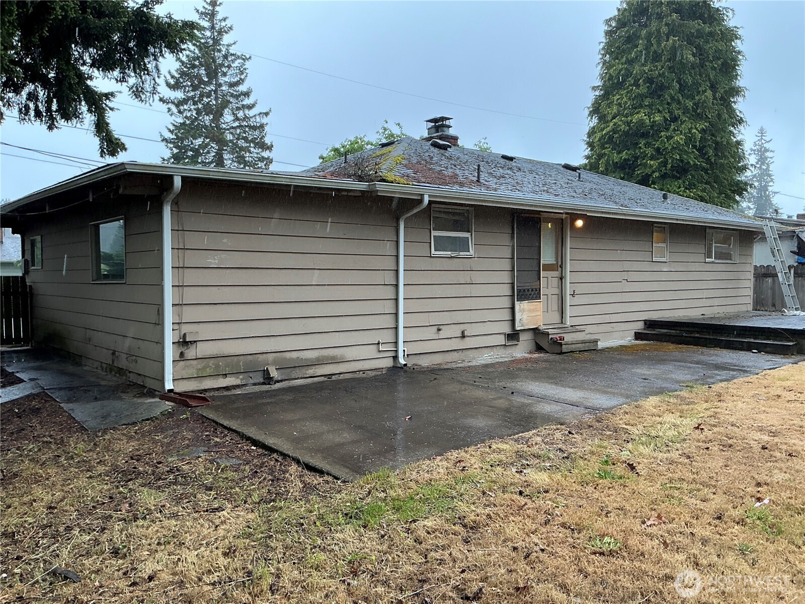 8007 215th Street Southwest Edmonds, WA 98026 - Photo 3 of 10