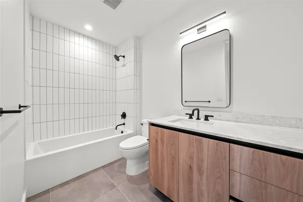 $3,450 | 84 East Avenue, Unit 2003, Austin, TX 78701