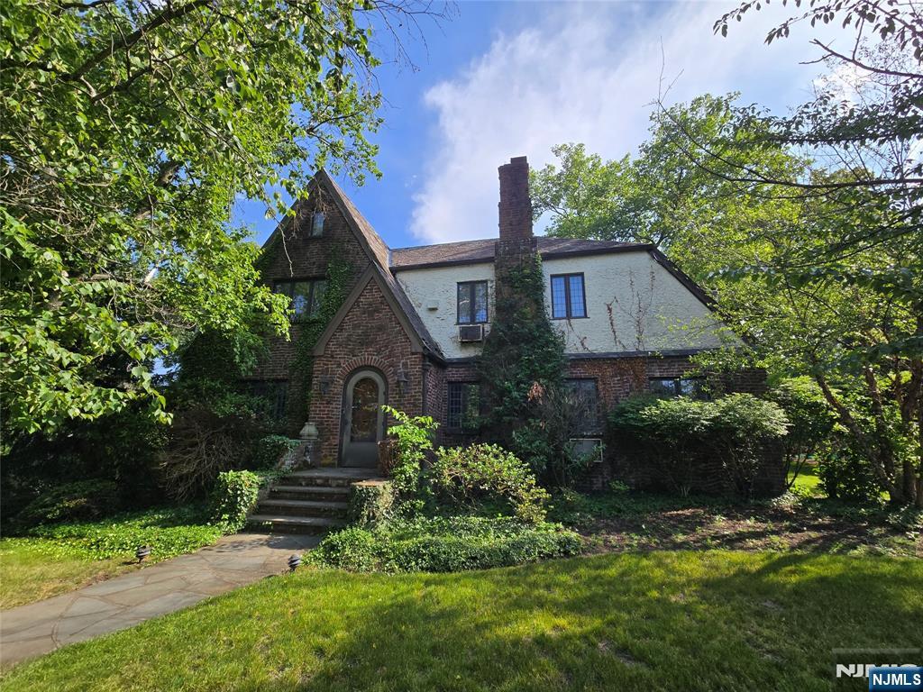 220 Manor Road Ridgewood, NJ 07450 - Photo 2 of 15
