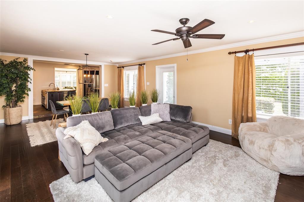 1001 Nottingham Street Orlando, FL 32803 - Photo 3 of 49 a spacious bedroom with a bed a couch and a large window