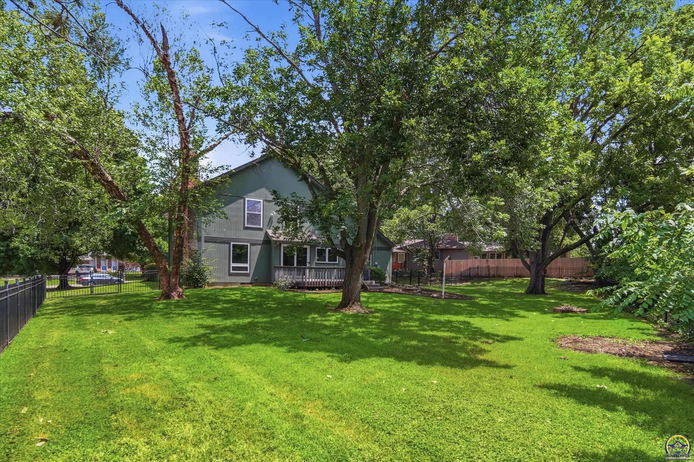 760 Southwest Prairie Court Topeka, KS 66606 - Photo 4 of 37