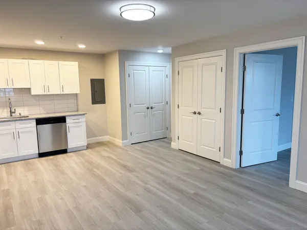 $2,850 | 1916 Post Road, Fairfield, CT 06824