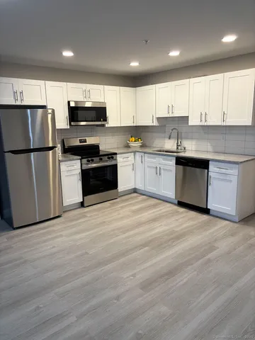 $2,850 | 1916 Post Road, Fairfield, CT 06824