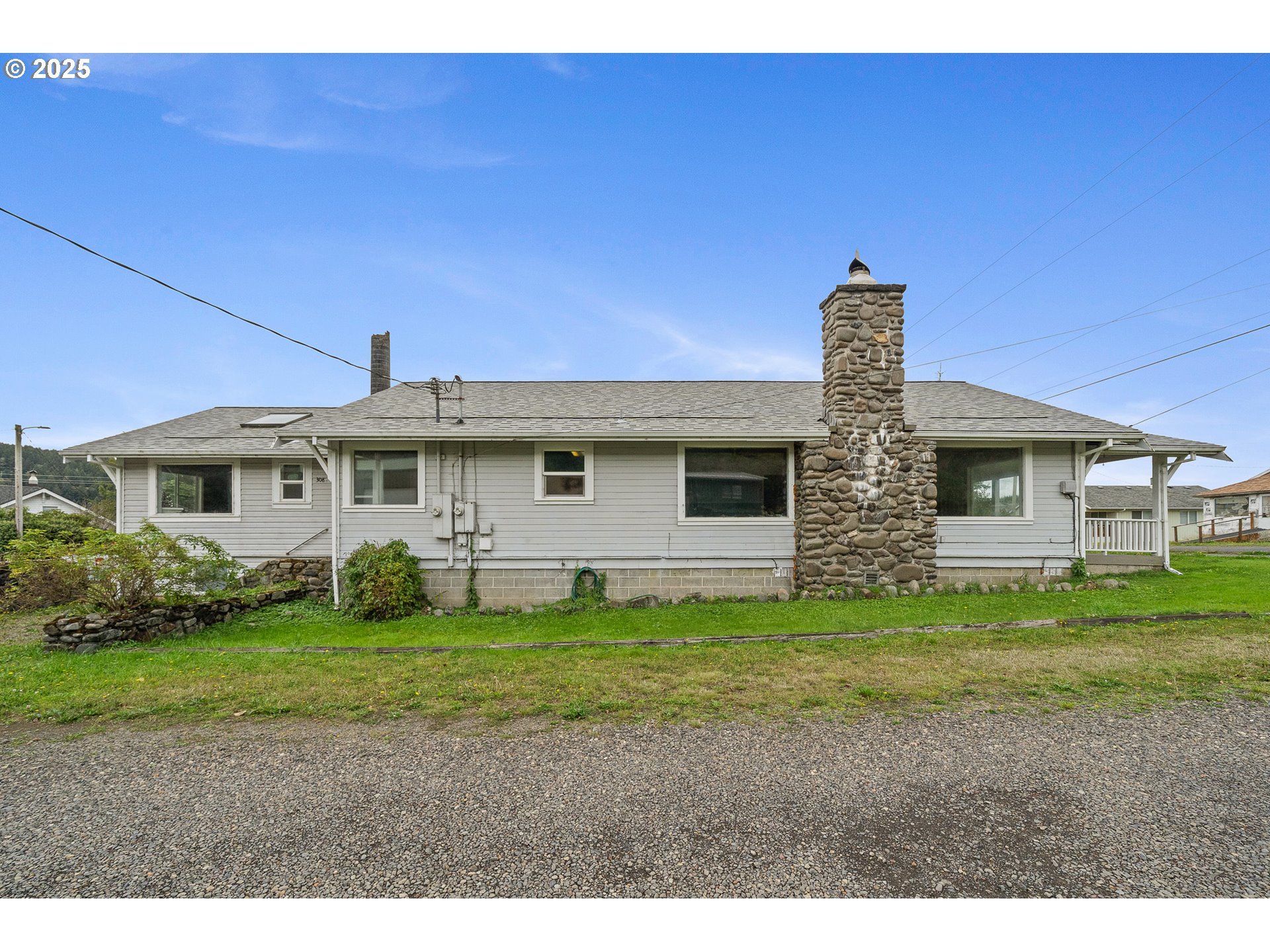 308 1st Street Garibaldi, OR 97118 - Photo 16 of 31