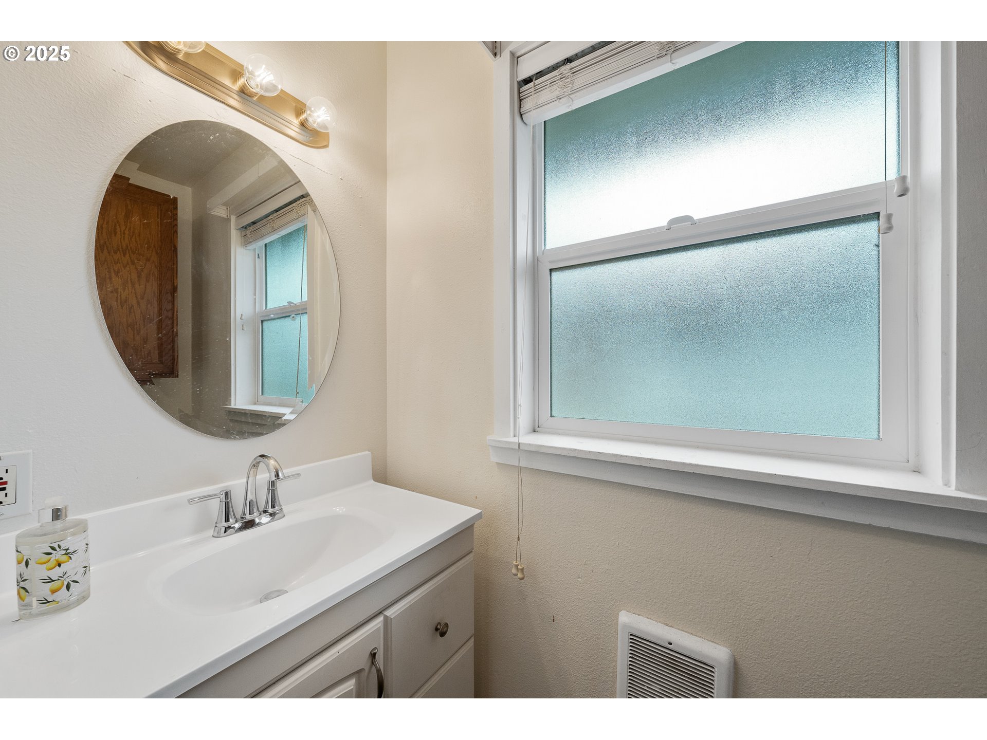 308 1st Street Garibaldi, OR 97118 - Photo 18 of 31