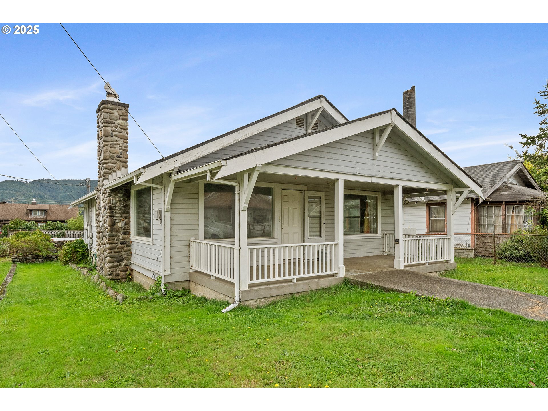 308 1st Street Garibaldi, OR 97118 - Photo 2 of 31