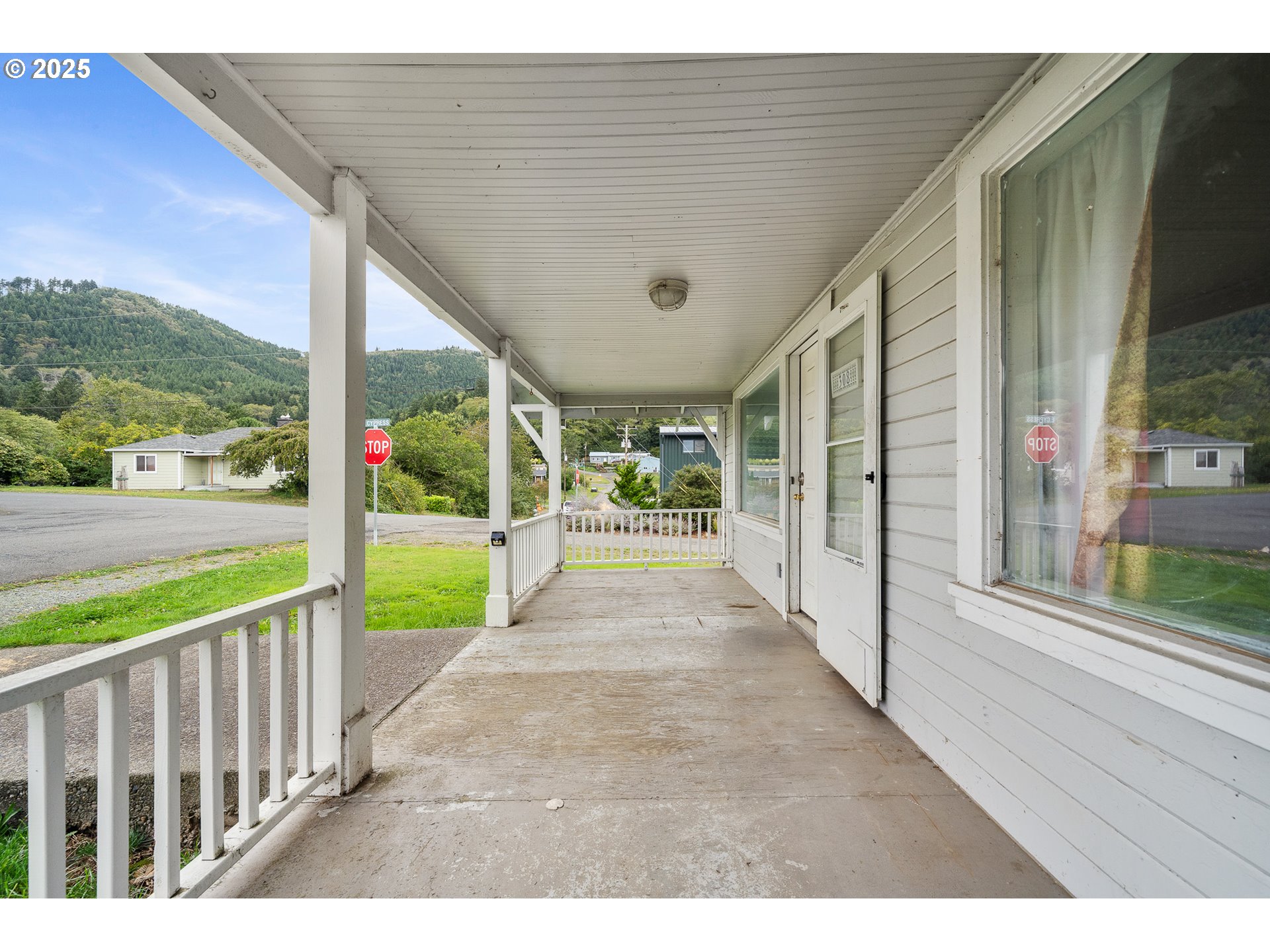 308 1st Street Garibaldi, OR 97118 - Photo 3 of 31