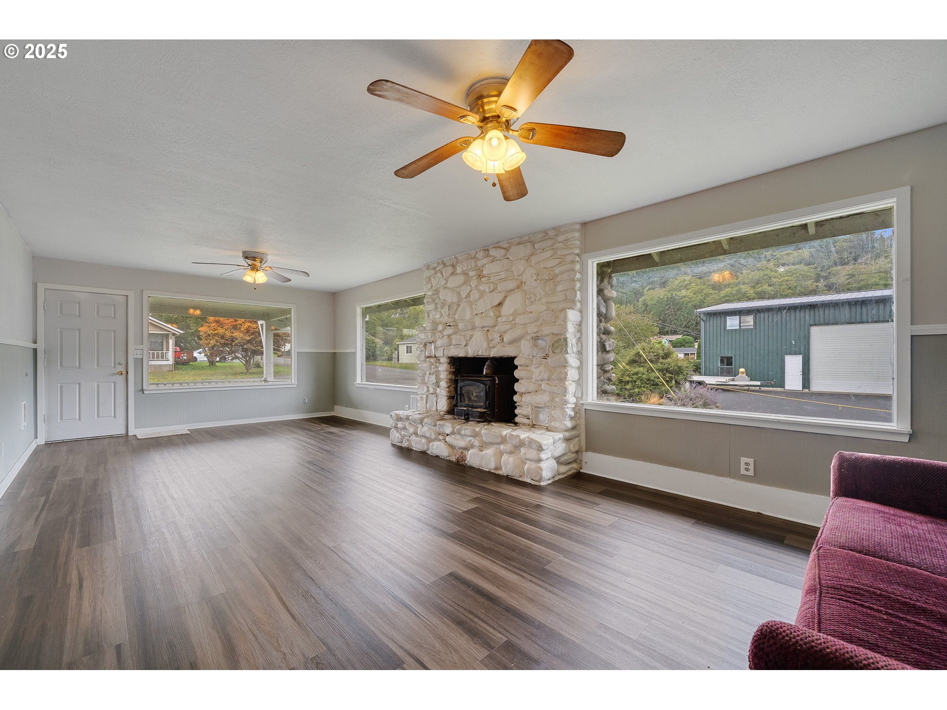 308 1st Street Garibaldi, OR 97118 - Photo 5 of 31