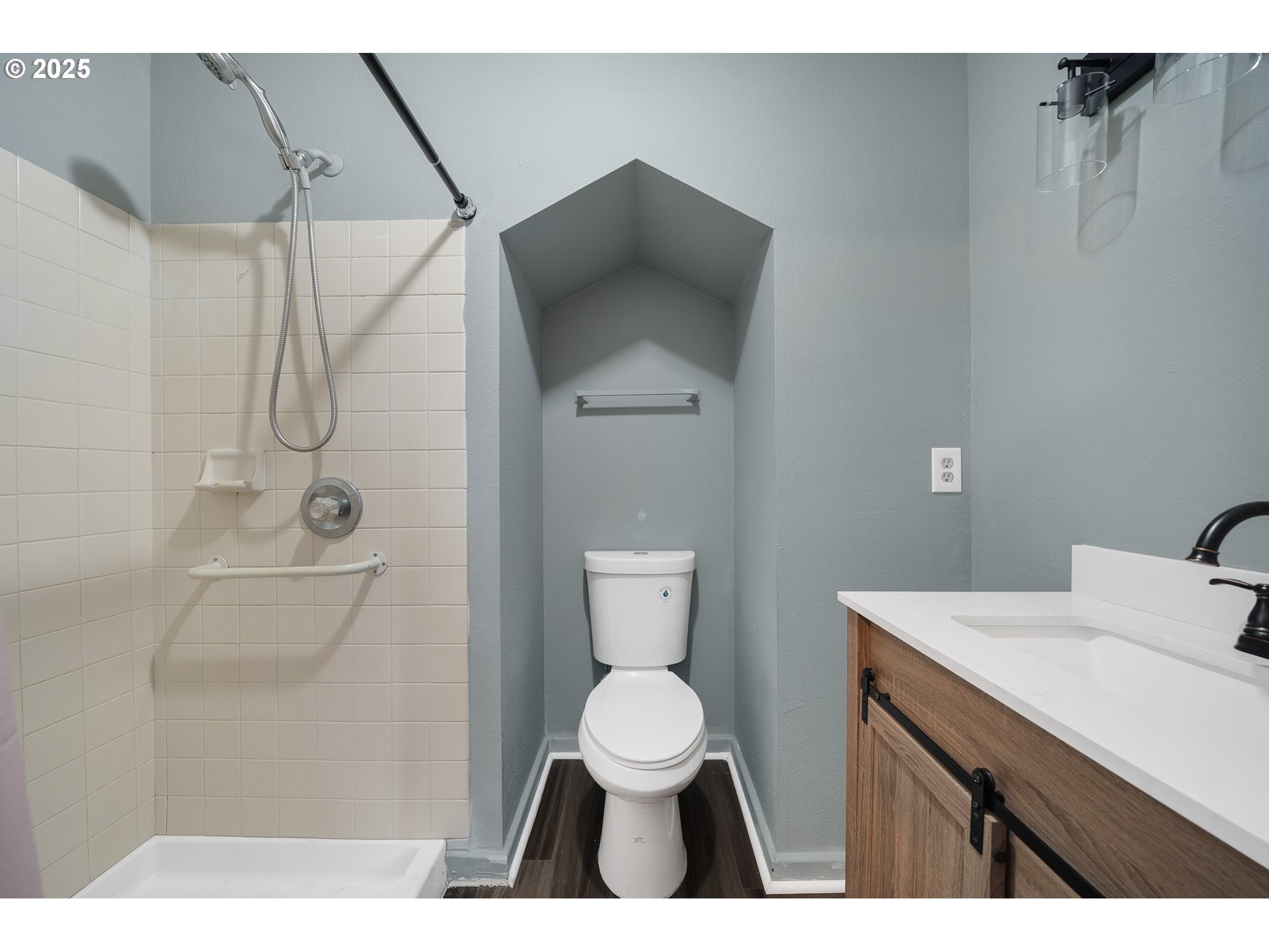 308 1st Street Garibaldi, OR 97118 - Photo 10 of 31