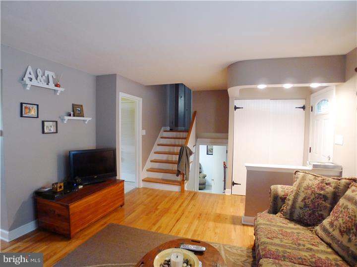 512 Snyder Road Reading, PA 19609 - Photo 3 of 22 Living Room