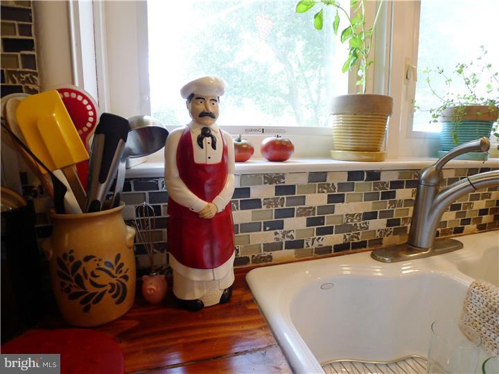 512 Snyder Road Reading, PA 19609 - Photo 9 of 22 Kitchen