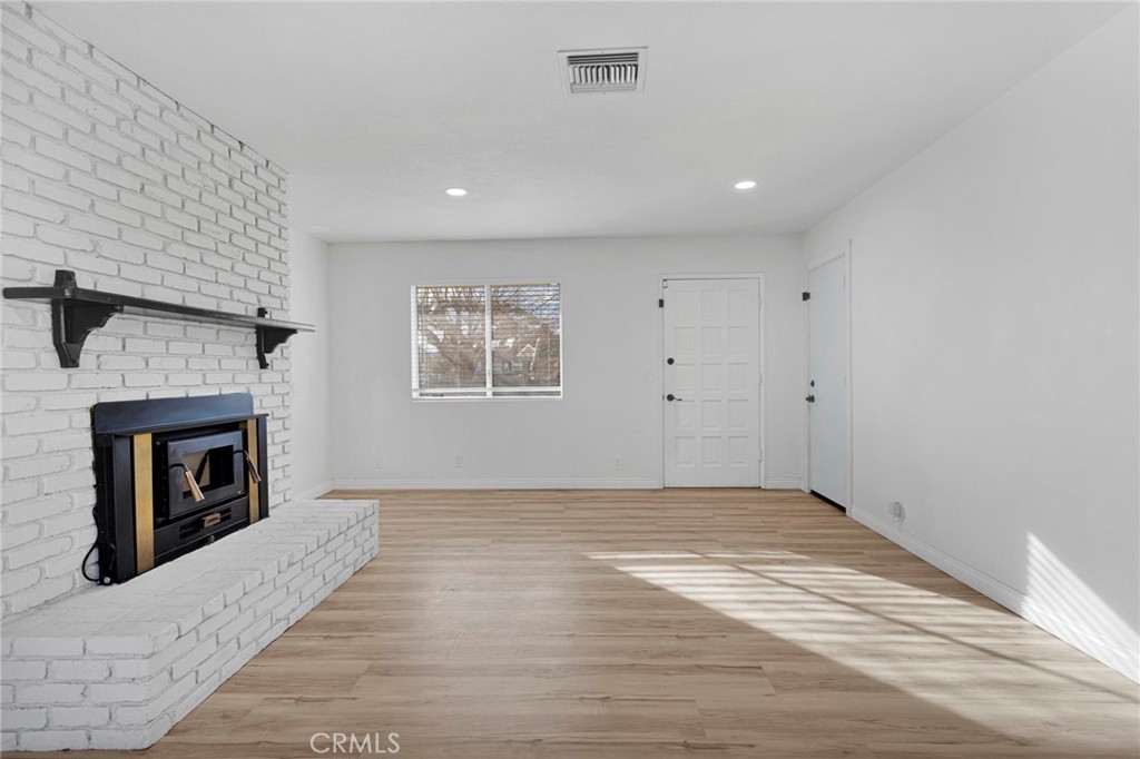 14866 Nokomis Road Apple Valley, CA 92307 - Photo 8 of 55 Living Room