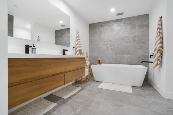 $1,175,000 | 1000 North Us Highway, Unit JA301, Jupiter, FL 33477