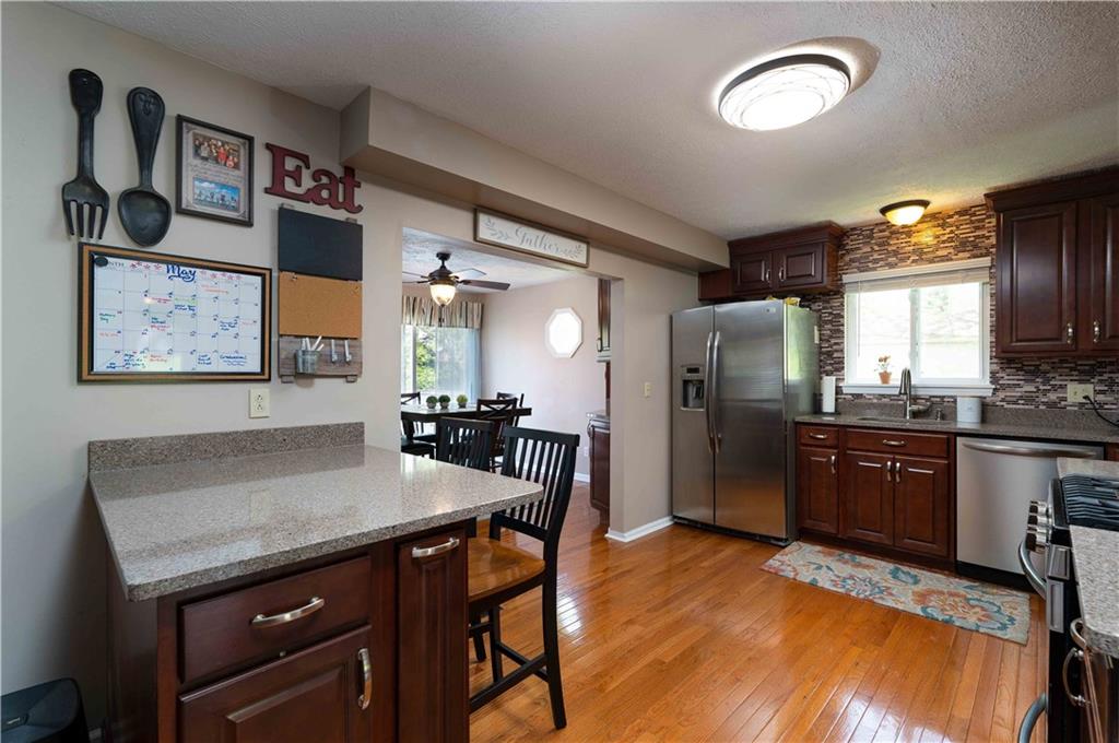 204 Randy Lane Coraopolis, PA 15108 - Photo 3 of 25 Gallery Image 3