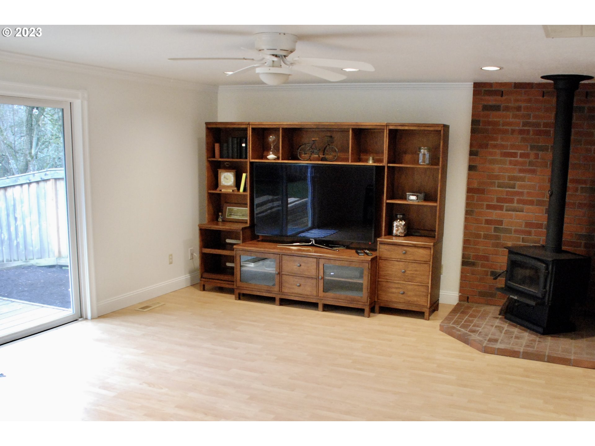 7175 Southwest 173rd Avenue Beaverton, OR 97007 - Photo 13 of 20 a room with furniture and wooden floor
