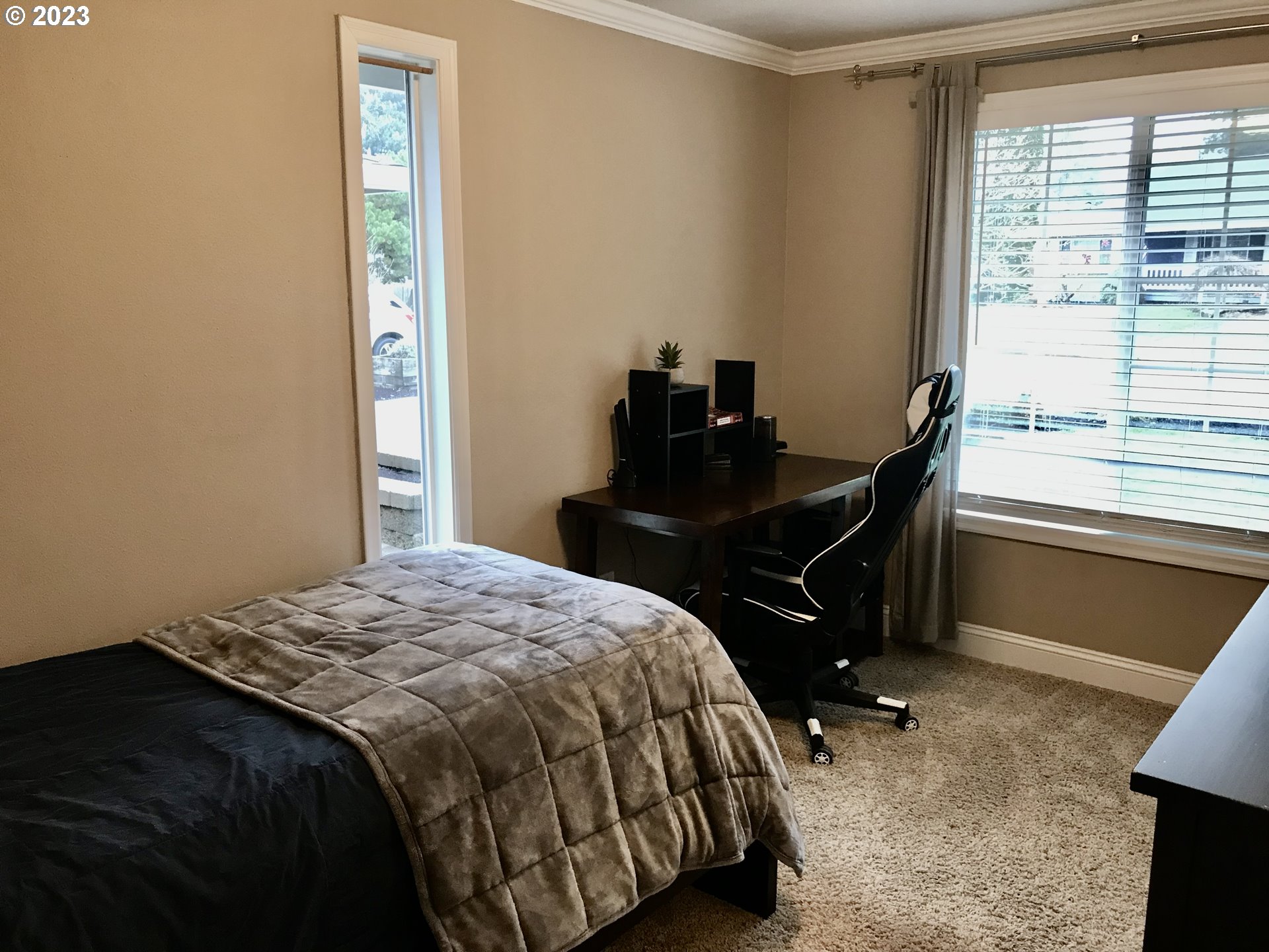 7175 Southwest 173rd Avenue Beaverton, OR 97007 - Photo 17 of 20 a bedroom with a bed and a window