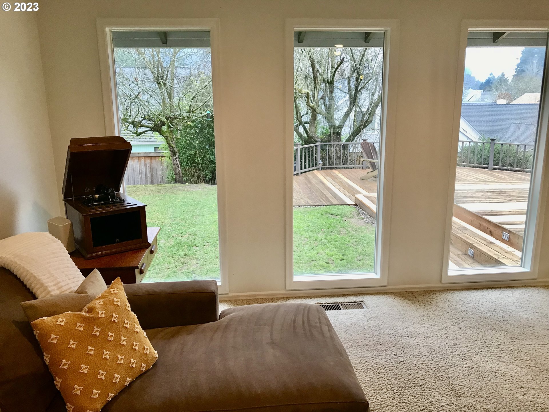 7175 Southwest 173rd Avenue Beaverton, OR 97007 - Photo 5 of 20 a living room with furniture and a window