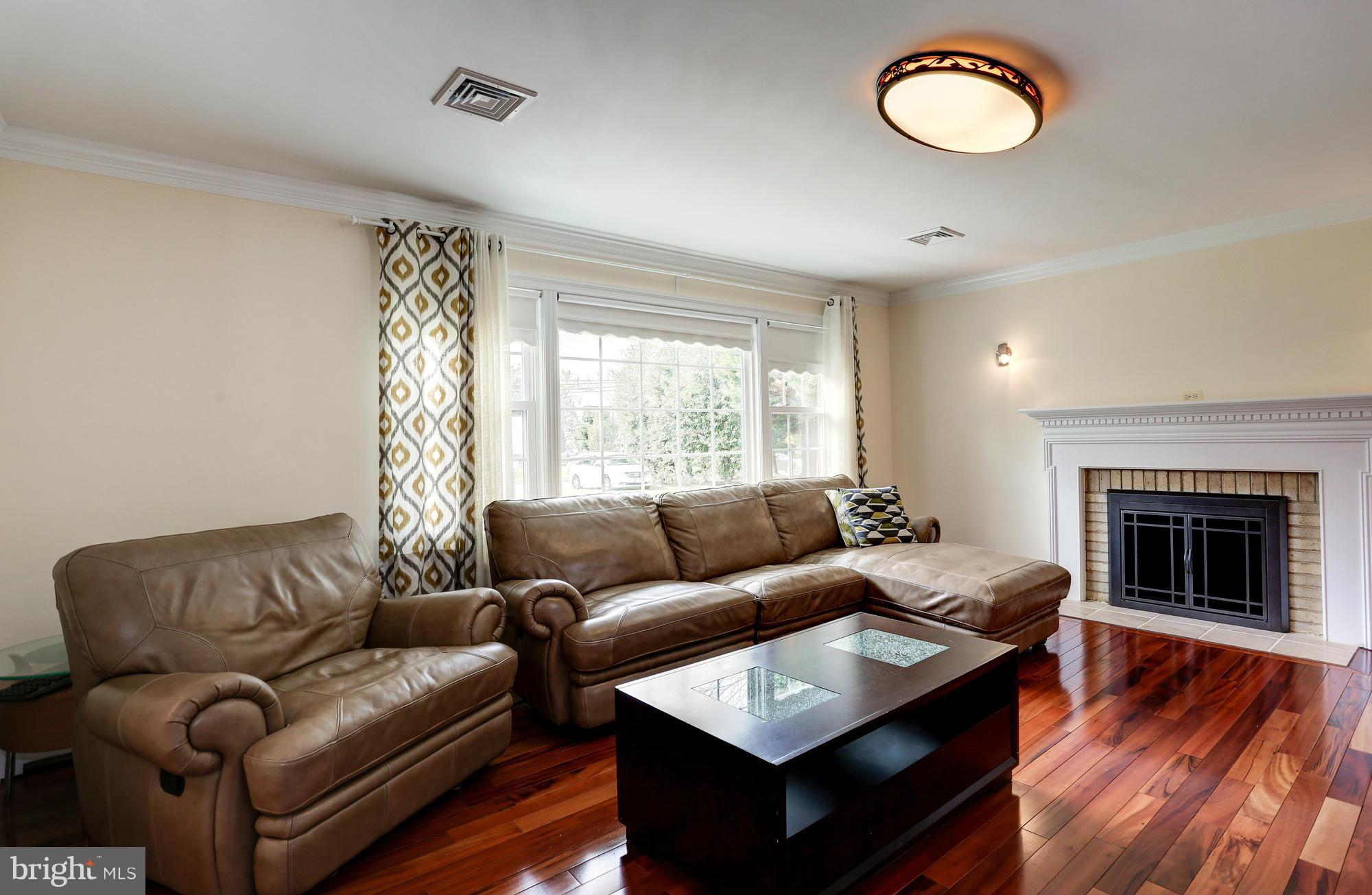 14001 Notley Road Silver Spring, MD 20904 - Photo 4 of 30 Living Room