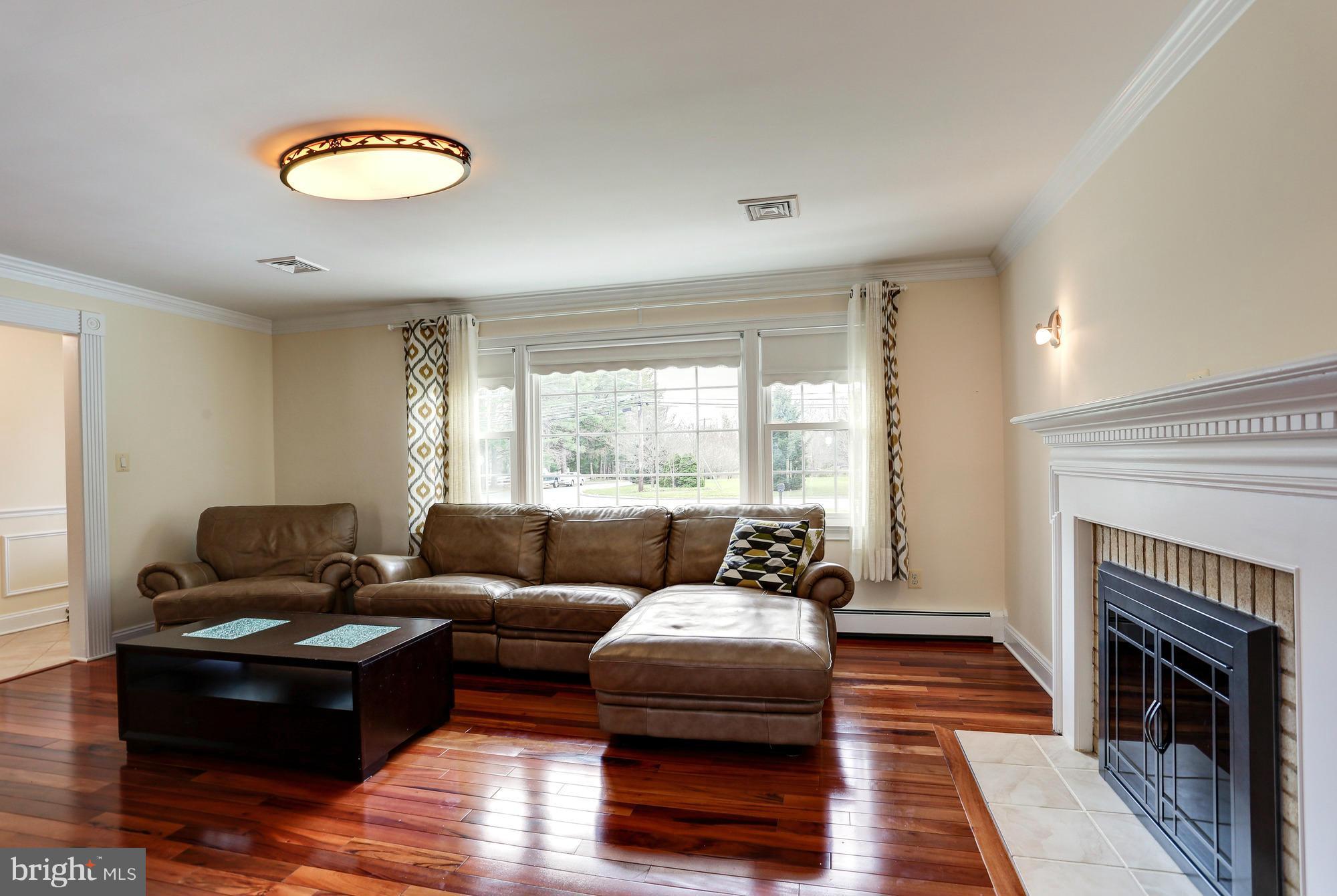 14001 Notley Road Silver Spring, MD 20904 - Photo 5 of 30 Living Room