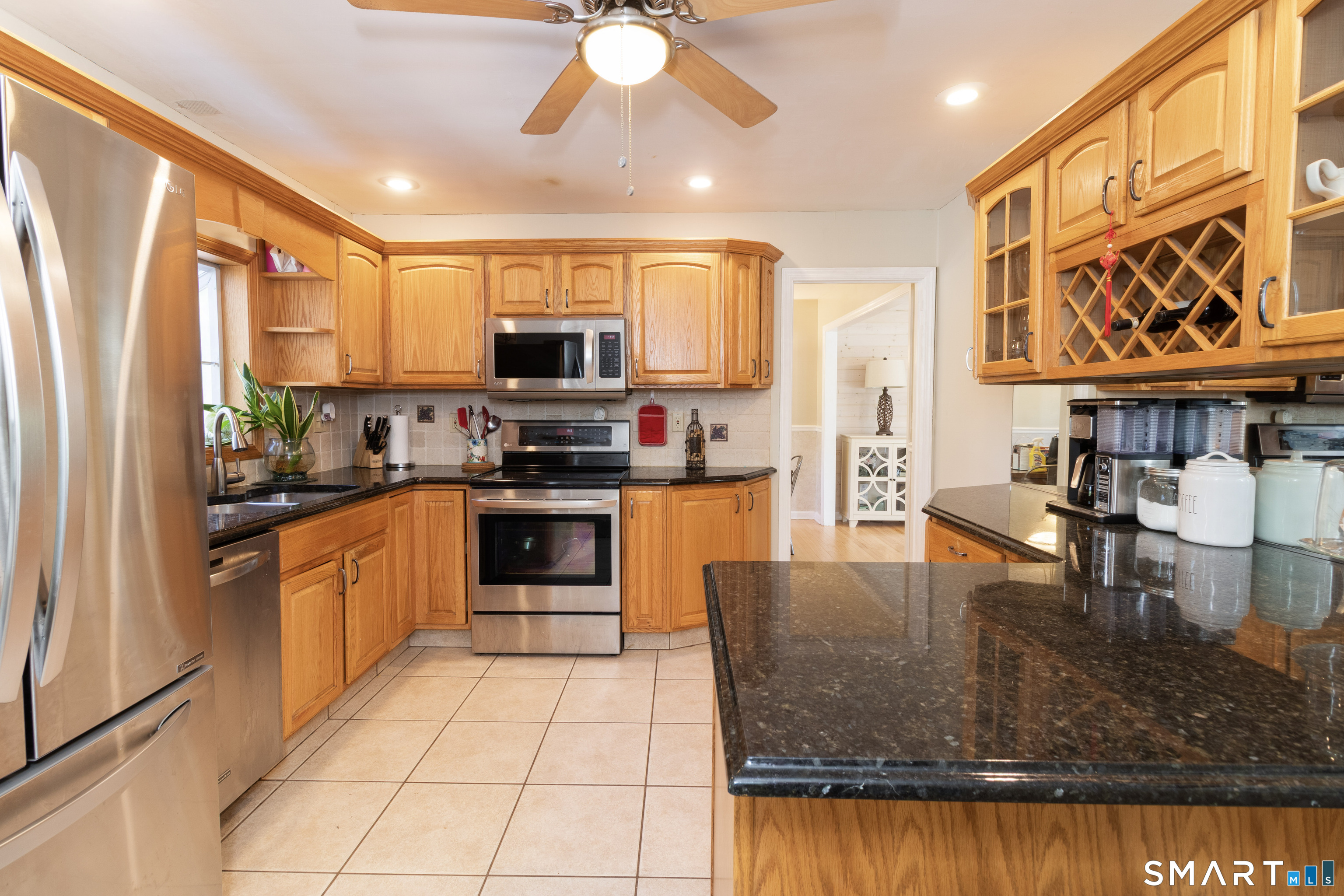 754 Riverside Drive Orange, CT 06477 - Photo 4 of 21