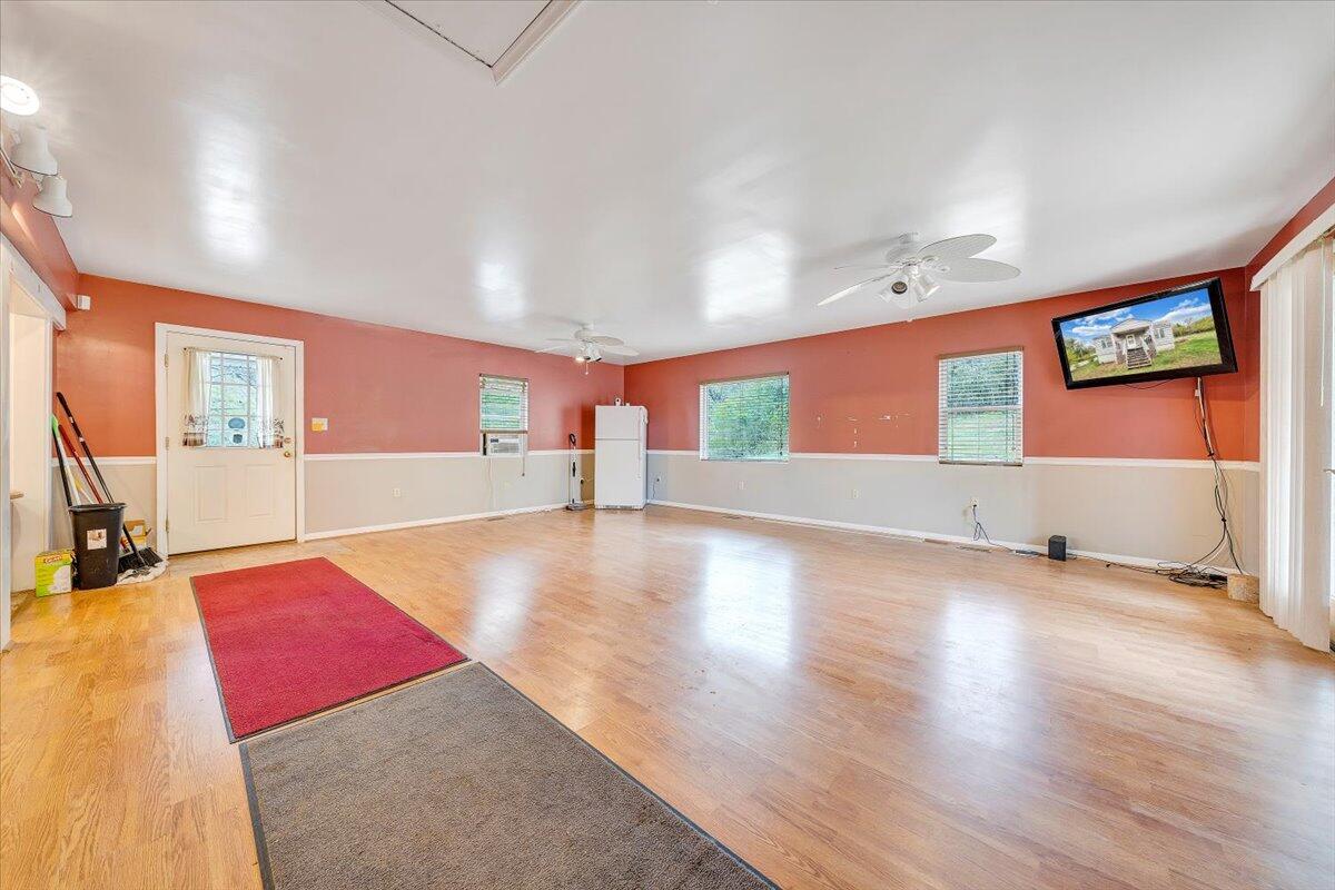3631 Bear Road Southeast Roanoke, VA 24014 - Photo 4 of 29 04-MIB01289