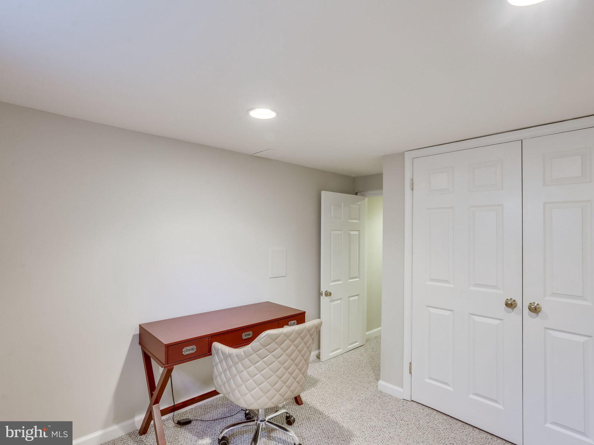 9524 Colesville Road Silver Spring, MD 20901 - Photo 22 of 30 Interior (General)/office/Bedroom