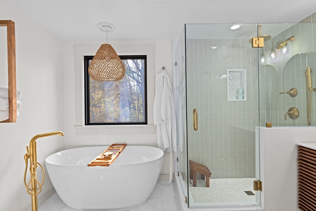 348 Main Street Norwell, MA 02061 - Photo 26 of 42 a bath tub sitting next to a bathroom