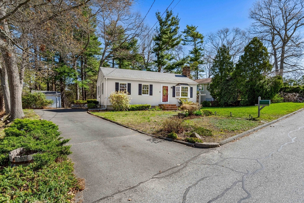 5 Pershing Avenue Acushnet, MA 02743 - Photo 4 of 33