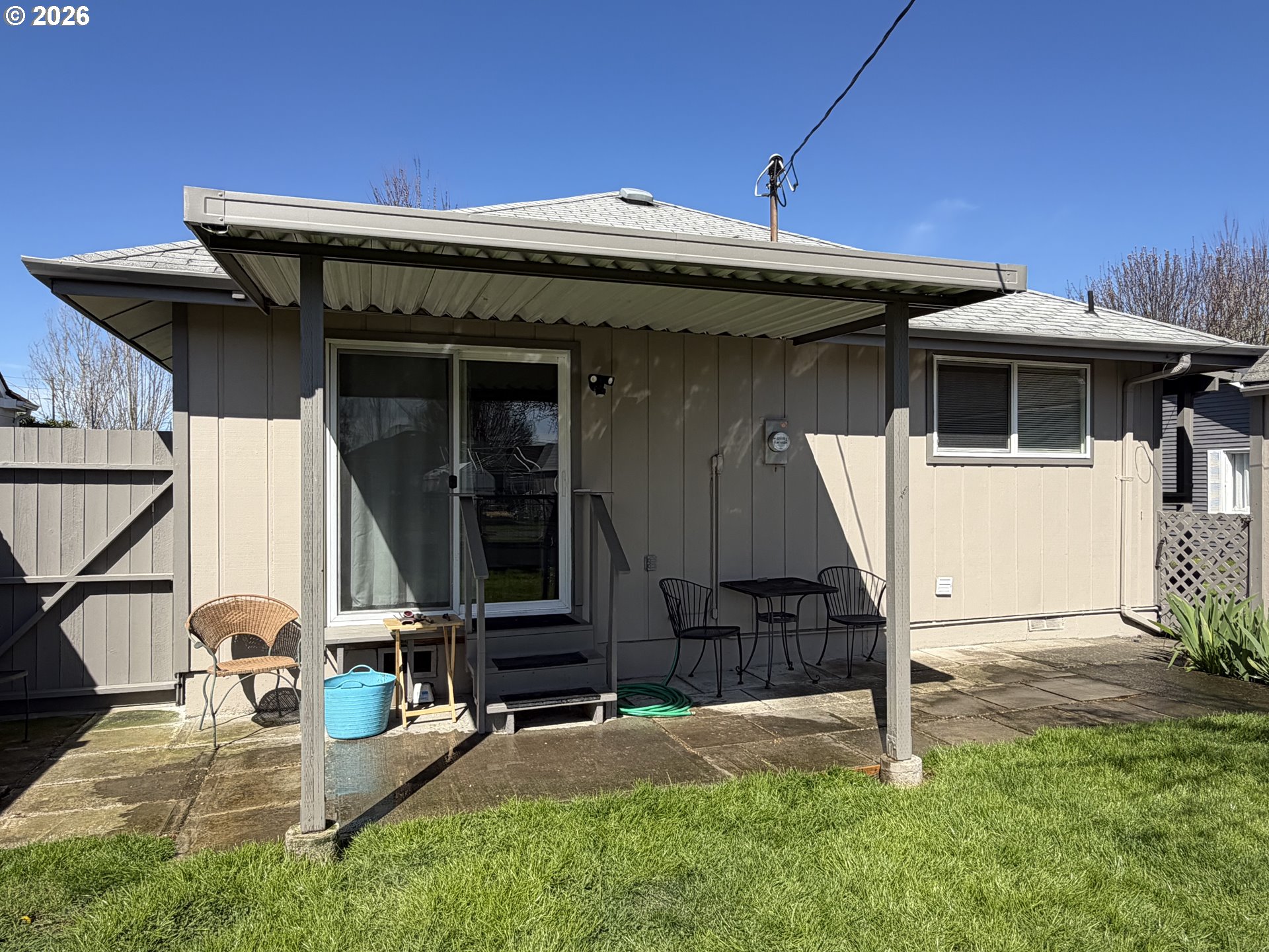 420 24th Avenue Longview, WA 98632 - Photo 17 of 21 a front view of a house with garden