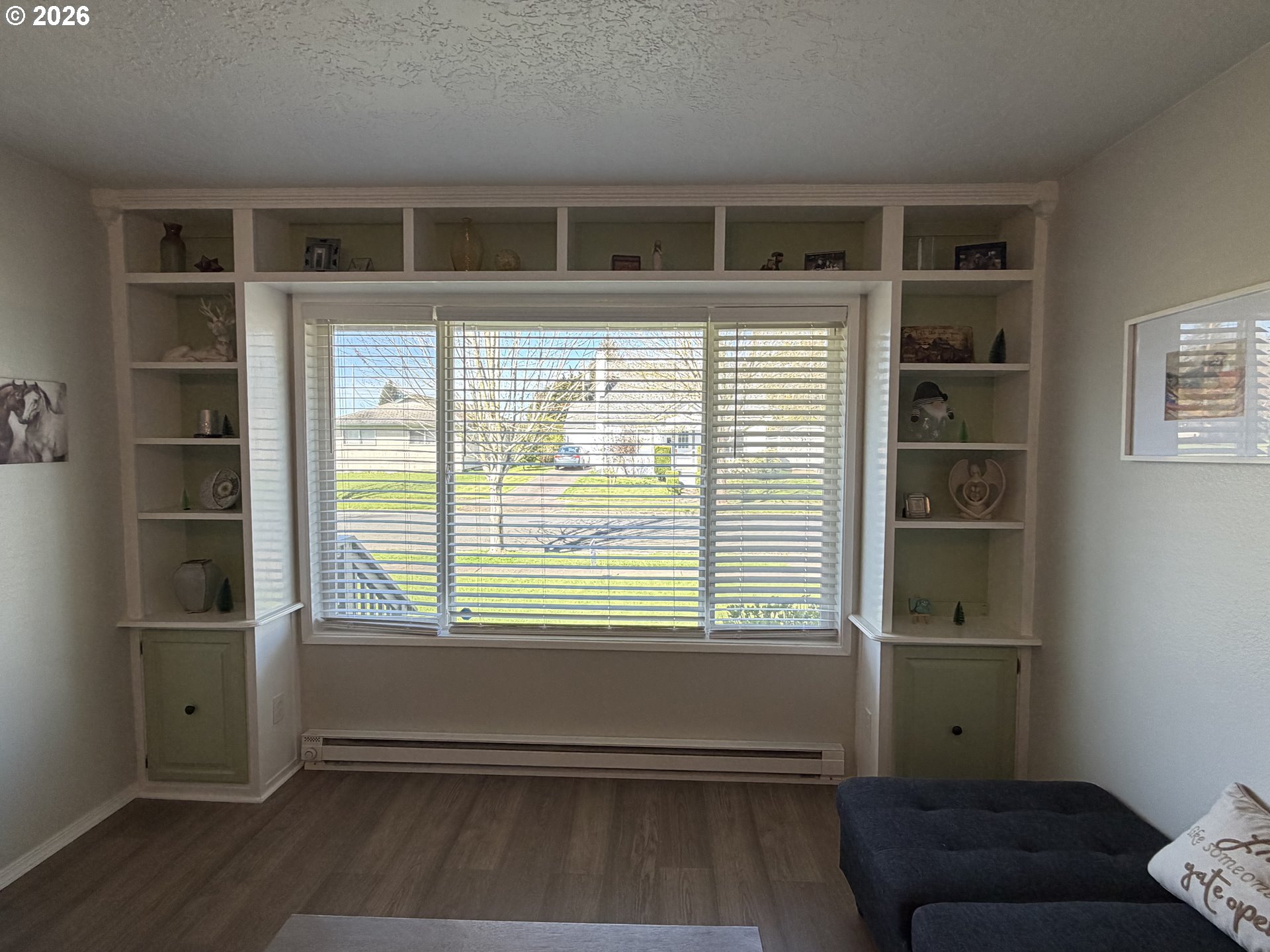 420 24th Avenue Longview, WA 98632 - Photo 2 of 21 a view of livingroom with furniture and windows